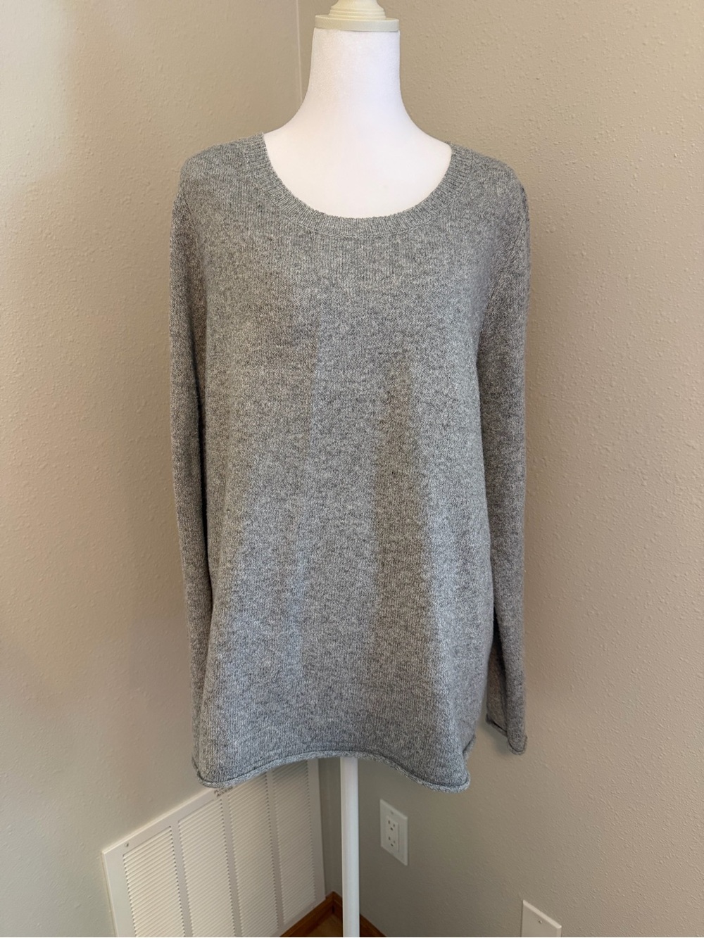 Market & Spruce Light Gray Scoop Neck Sweater